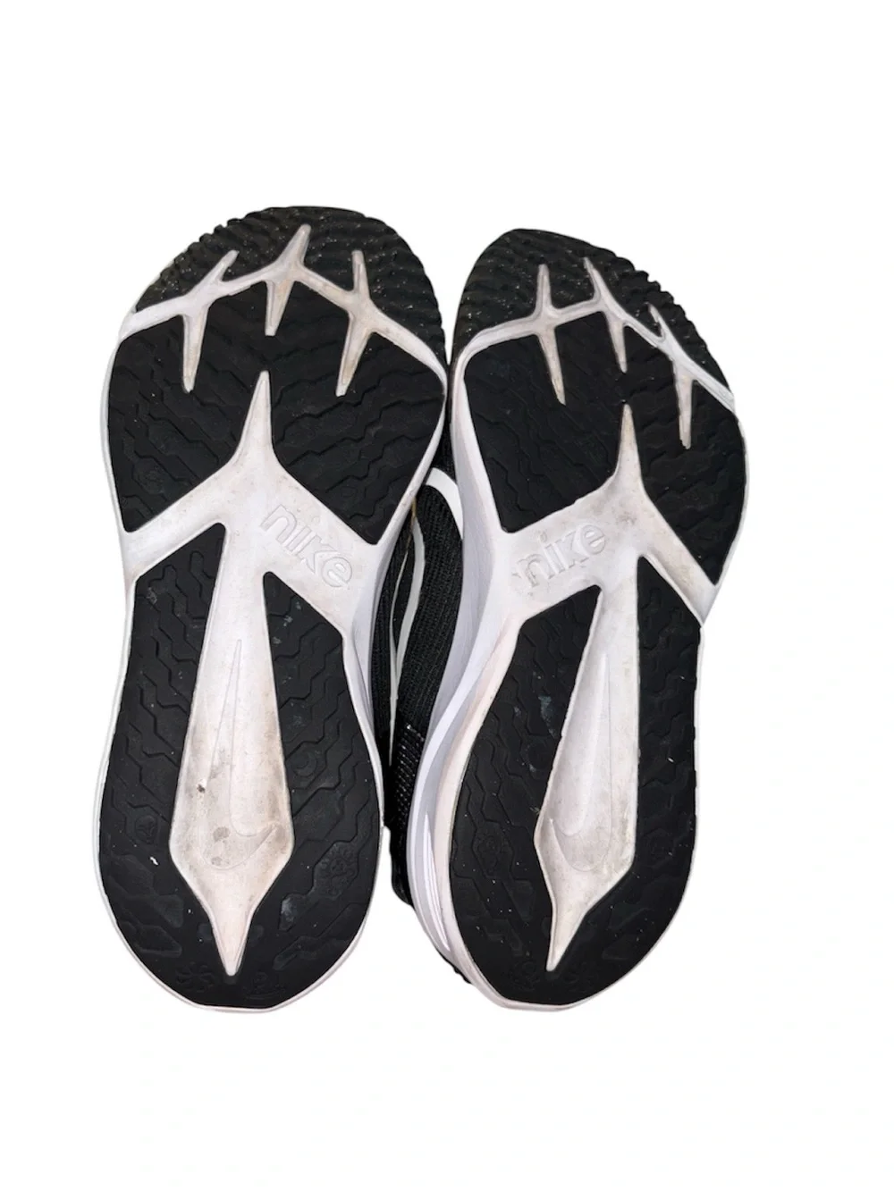 Nike Star Runner 4 GS Black White Anthracite Running Shoes Size 6Y